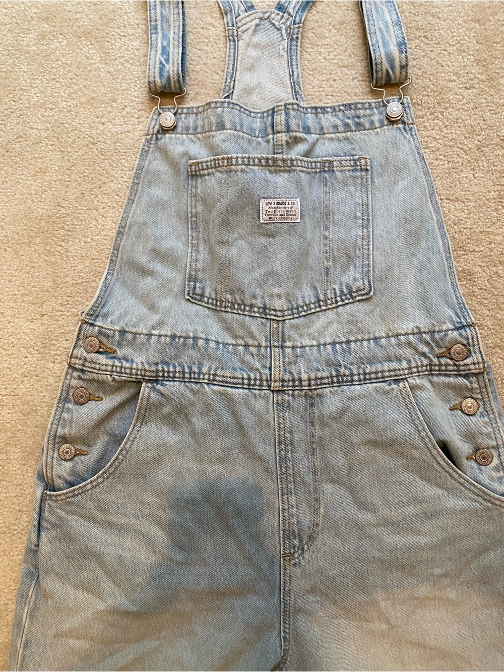 Levi’s Light Wash Denim Short Overalls for Women - Picture 3 of 7